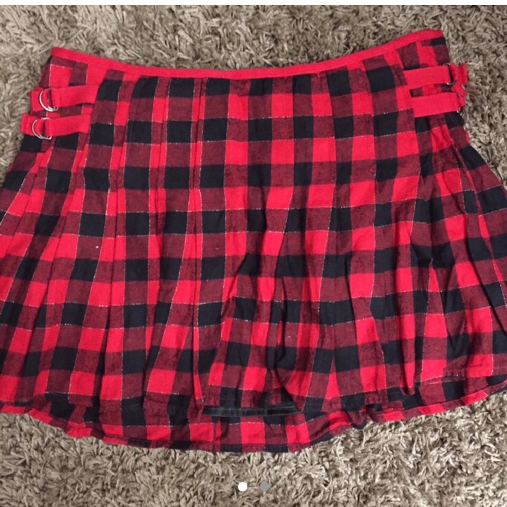 NWOT red &black plaid skirt w/ metallic threading